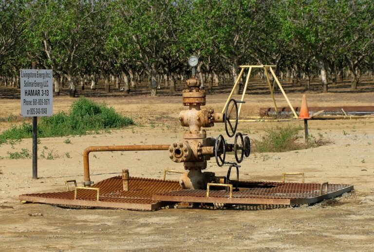 Natural gas well in Southeast Lost Hills showing oil and gas extraction infrastructure